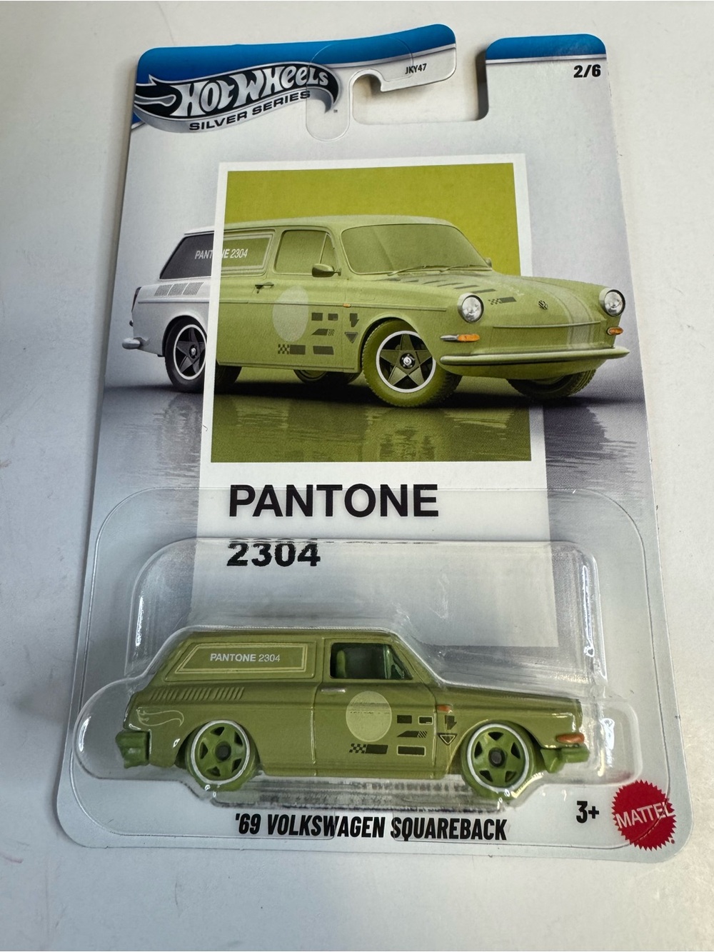 Hot Wheels  PANTONE 2304 CUSTOM/PERSONNALISE’ ‘69 VOLKSWAGEN SQUAREBACK 2/6
